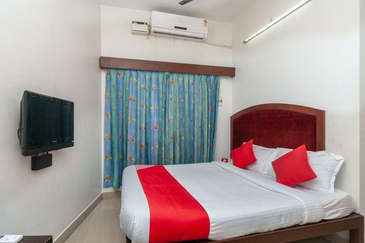 Hotel Oyo 8410 Rajeswari Tower 3*